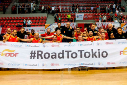 La selección española celebra su clasificación para Tokio