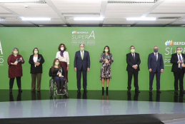 Loida Zabala recibe el premio
