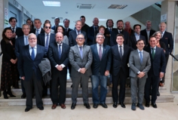 La Infanta Do�a Elena con los Secretarios de Estado
