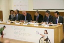 Asistentes a la inauguraci&#243;n
