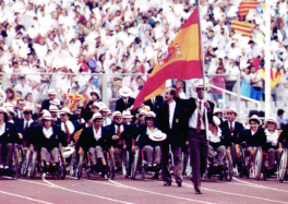 El equipo español desfila en el Estadio Olímpico de Barcelona