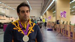 Juan Antonio Saavedra, con la medalla de plata en R6 (Carabina libre tendida) conseguida en los Juegos Paralmpicos de Londres 2012.