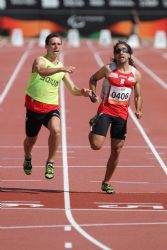 Martn Parejo y su gua, Tim Stewart, en los 100 metros (clase T11) en el Mundial de Lyon 2013