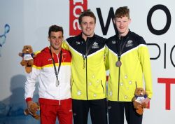 Jos Antonio Mar con su medalla de plata en los 100 metros libres (S9), del Campeonato del Mundo de Natacin Paralmpica en Montreal, Canad.