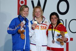 Carla Casals con su medalla de bronce de los 100 metros mariposa (S12), del Campeonato del Mundo de Natación Paralímpica en Montreal, Canadá.