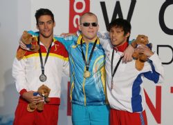 Israel Oliver con la medalla de plata de los 100 metros mariposa (S11), del Campeonato del Mundo de Natacin Paralmpica en Montreal, Canad.