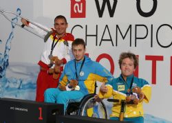 Miguel ngel Martnez de nuevo en el podio tras los 100 metros libre (S3), del Campeonato del Mundo de Natacin Paralmpica en Montreal, Canad.