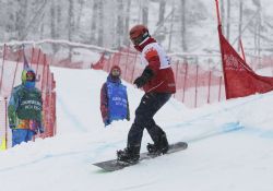 Aitor Puertas en el primer entrenamiento oficial de snowboard cross.