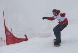 Urko Egea en el primer entrenamiento oficial de snowboard cross.