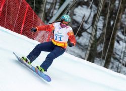 Astrid Fina en el snowboard cross.