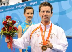 lvaro Valera con la medalla de bronce en categora individual.