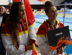 Ariadna Edo y Sarai Gascn en el desfile inauguracin Glasgow