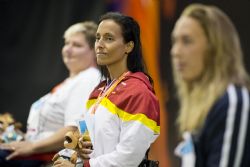 tERESA EN EL PODIO DEL 50M ESPALDA S5, GLASGOW 2015