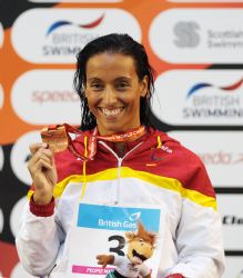 TERESA PERALES CON SU MEDALLA EN GLASGOW 2015