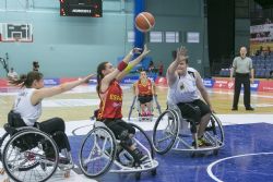 Jugada partido Espaa-Alemania en el Europeo 2015 de Baloncesto en Silla de Ruedas