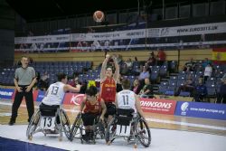 Jugada del partido Espaa-Alemania en el Europeo 2015 de Baloncesto en Silla de Ruedas