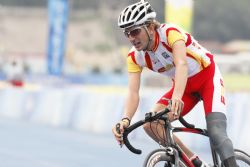 Roberto Alcaide en la prueba de fondo en carretera.