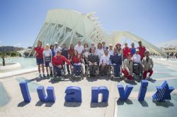 Presentacin de la ropa que vestir el equipo paralmpico espaol en los Juegos Paralmpicos de Rio2016 diseada por Luanvi