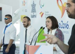 Presentacin de la ropa que vestir el equipo paralmpico espaol en los Juegos Paralmpicos de Rio2016 diseada por Luanvi