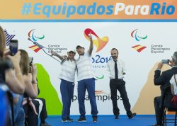 Presentacin de la ropa que vestir el equipo paralmpico espaol en los Juegos Paralmpicos de Rio2016 diseada por Luanvi