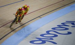 Ignacio vila y Joan Font (deportista de apoyo) compiten en la prueba de persecucin que ha abierto el programa de ciclismo de los Juegos Paralmpicos de Rio 2016.