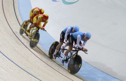 Ignacio vila y Joan Font (deportista de apoyo) disputan contra el tndem canadiense la prueba de persecucin de la clase MB celebrada en la primera jornada de los Juegos Paralmpicos de Rio 2016