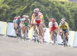 Imagen de la prueba de fondo en carretera de ciclismo en tndem.