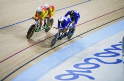 Los castellano leoneses Carlos Gonzlez y Noel Martn (deportista de apoyo) compiten con el tndem italiano durante la prueba de persecucin clase MB disputada dentro del programa de ciclismo en la primera jornada de los Juegos Paralmpicos de Rio 2016.