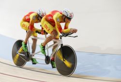 Momento de la participacin del tndem formado por Carlos Gonzlez y Noel Martn (deportista de apoyo) en la prueba de persecucin en pista celebrada durante la primera jornada de ciclismo de los Juegos Paralmpicos de Rio 2016.