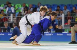 Mónica Merenciano durante uno de los combates de la competición de judo hasta 57 kilos en la que finalizó en quinto lugar logrando así Diploma Paralímpico