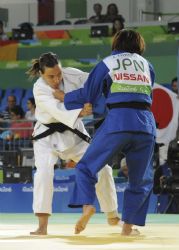 Imagen del combate por el bronce de la judoka valenciana Mónica Merenciano frente a la japonesa Hinose Junko. Mónica finalizó la competición de judo hasta 57 kilos en quinta posición.