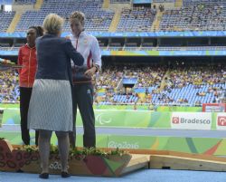 Izaskun gana la medalla de bronce en su estreno en unos Juegos Paralmpicos en los 1500 metros de Ro 2016