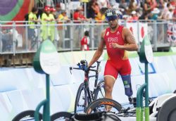 Lionel Morales, durante la prueba de triatln paralmpico en la que finaliz en 7º lugar, consiguiendo as diploma paralmpico