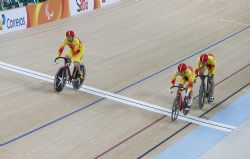Bronce ciclismo por equipos contrarreloj. Jornada 4 Juegos Paralímpicos de Río 2016.Eduardo Santas y Amador Granados y a la cola Alfonso Cabello