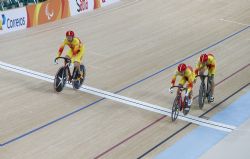 Bronce ciclismo por equipos contrarreloj. Jornada 4 Juegos Paralmpicos de Ro 2016.Eduardo Santas y Amador Granados y a la cola Alfonso Cabello