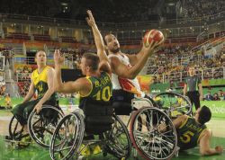 Pablo Zarzuela (7), en una accin del partido de baloncesto entre Espaa y Australia (75-64)