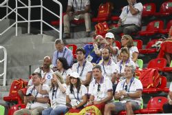 La Infanta Elena anima al equipo espaol de baloncesto en silla de ruedas