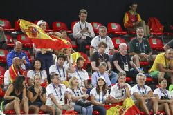 La Infanta Elena anima al equipo espaol de baloncesto en silla de ruedas