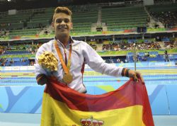 Oscar Salguero medalla de oro en la prueba de 100m braza Masculino categoria SB8