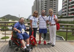 La Infanta Doa Elena visita a los deportistas espaoles en la Villa Paralmpica de Ro 2016