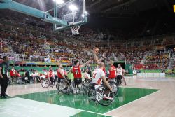 La seleccin espaola de baloncesto derrot por 69-63 a la de Gran Bretaa y luchar por primera vez por el oro paralmpico