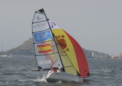 Sergi Roig y Violeta del Reino, dcimos en la clase skud18.