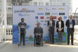 El director del CPE, Alberto Jofre, junto a la infanta Doa Elena, la ministra Ftima Bez, el vicepresidente del CPE y el consejero delegado de Sanitas.