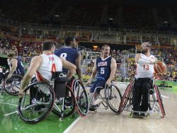 Asier Garca (13), en un momento de la final entre Espaa y Estados Unidos (52-68).