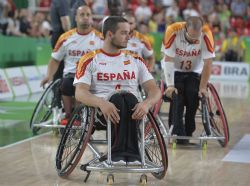 Jugadores espaoles, abatidos tras perder la final frente a Estados Unidos (52-68)