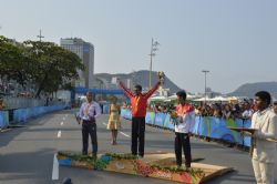 Alberto Surez en el podio tras proclamarse subcampen paralmpico en el maratn de Ro 2016 con un tiempo de 2:33:11 en la categora T12