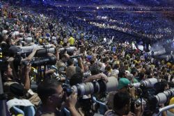 Un momento de la ceremonia de clausura de los Juegos en el que se ve la grada del estadio abarrotada de pblico.