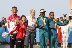 Podio maratn de Rio 2016. Elena Congost (oro), Misato Michisita (plata) y Edneusa de Jesus Santos (bronce)