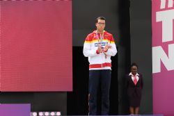 Joan Munar recoge la medalla de bronce en los 100 metros T12 durante el Campeonato del Mundo de Atletismo Paralmpico de Londres.