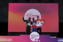 Joan Munar recoge la medalla de bronce en los 100 metros T12 durante el Campeonato del Mundo de Atletismo Paralmpico de Londres.